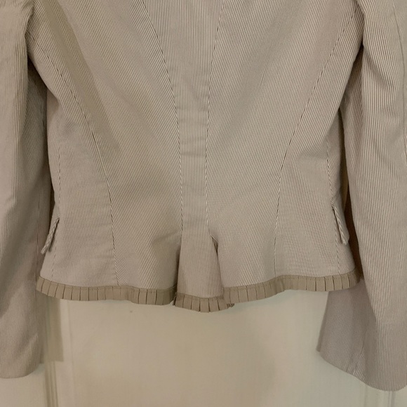 Alexander McQueen Blazer & Cropped Pants - Picture 6 of 16